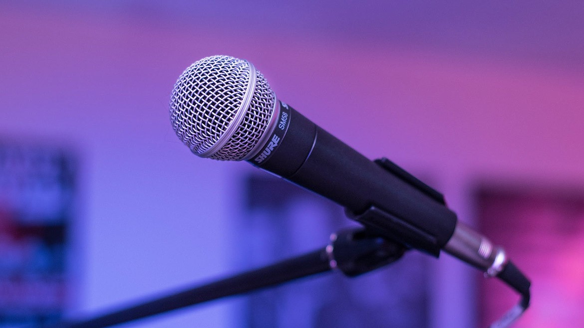 The broadcast quality microphone for iPhone Bass Cave